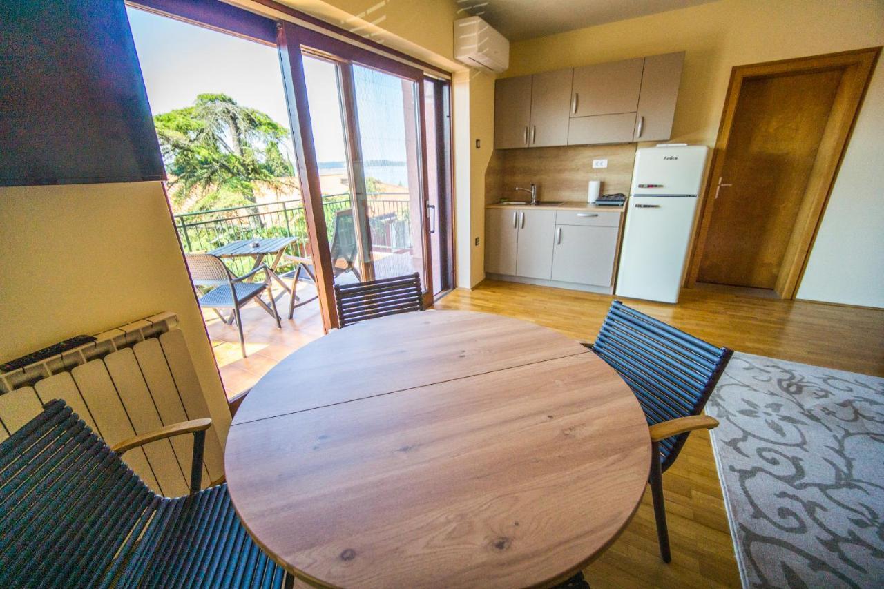Apartments Sara 7, 8, 9 Portoroz Exterior photo