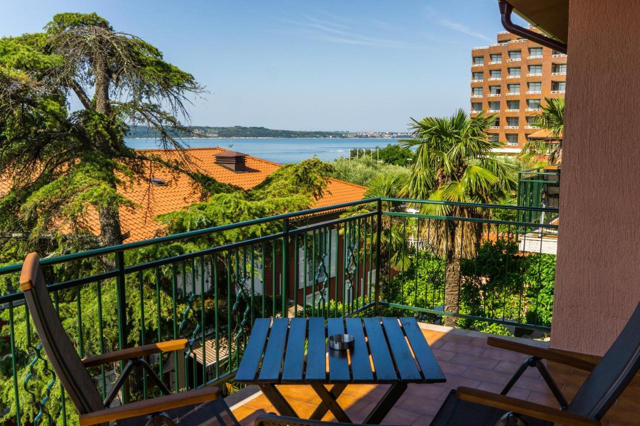 Apartments Sara 7, 8, 9 Portoroz Exterior photo